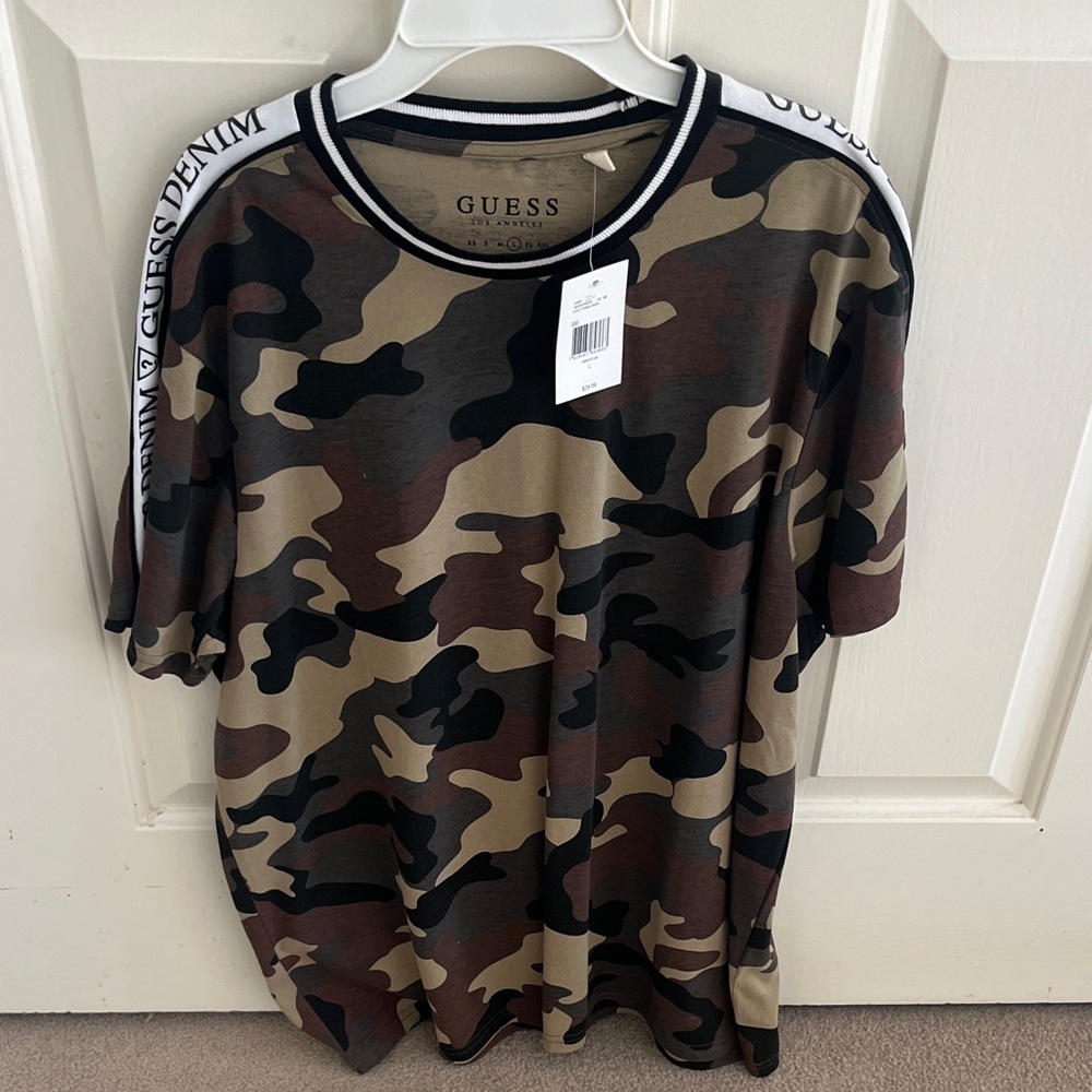 GUESS Men's Camo Tee with Logo Accents
